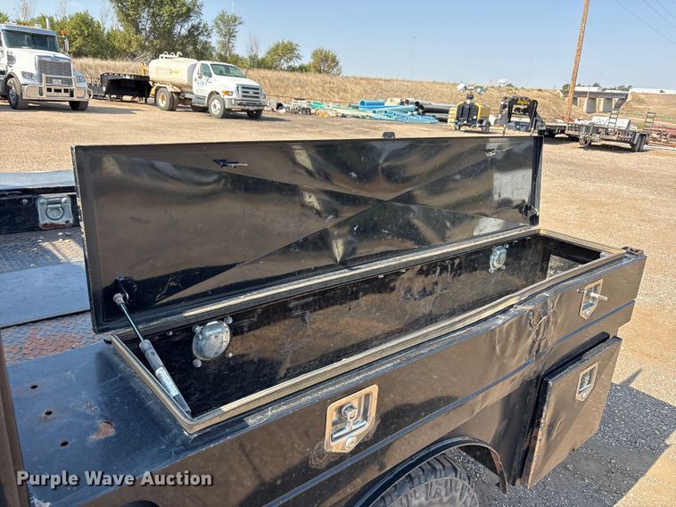 image for item JM9420 2018 Ford F350 Super Duty Crew Cab flatbed pickup truck