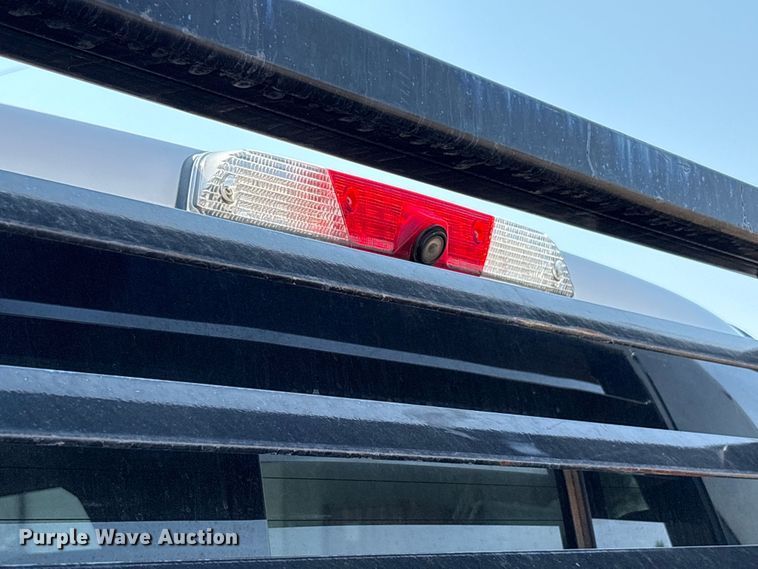 image for item JM9420 2018 Ford F350 Super Duty Crew Cab flatbed pickup truck