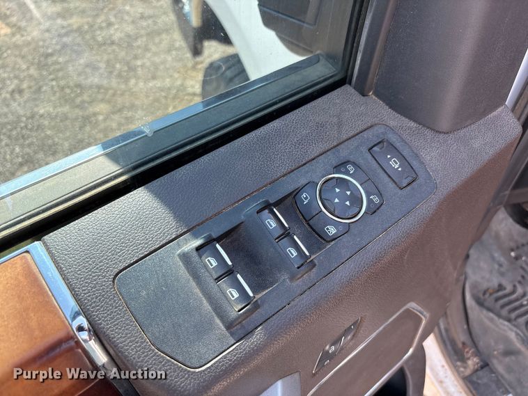image for item JM9420 2018 Ford F350 Super Duty Crew Cab flatbed pickup truck