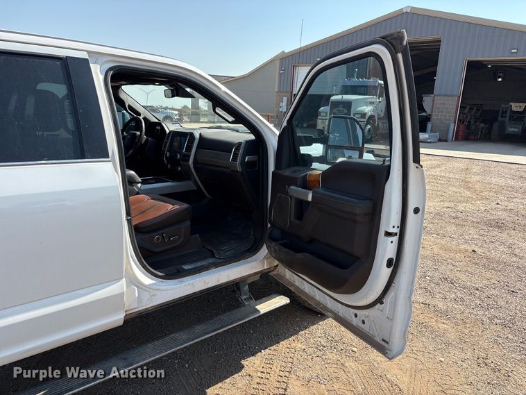 image for item JM9420 2018 Ford F350 Super Duty Crew Cab flatbed pickup truck