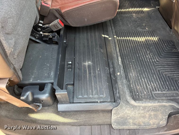 image for item JM9420 2018 Ford F350 Super Duty Crew Cab flatbed pickup truck