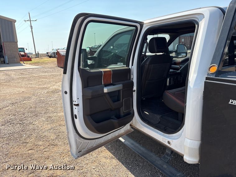 image for item JM9420 2018 Ford F350 Super Duty Crew Cab flatbed pickup truck
