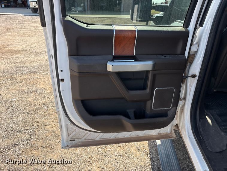 image for item JM9420 2018 Ford F350 Super Duty Crew Cab flatbed pickup truck