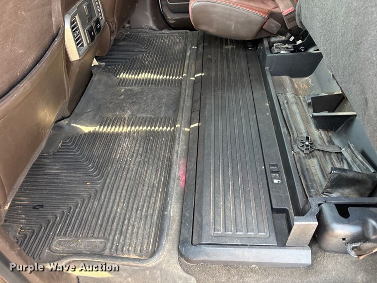 image for item JM9420 2018 Ford F350 Super Duty Crew Cab flatbed pickup truck