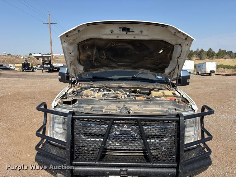 image for item JM9420 2018 Ford F350 Super Duty Crew Cab flatbed pickup truck