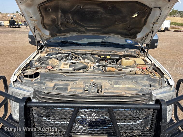 image for item JM9420 2018 Ford F350 Super Duty Crew Cab flatbed pickup truck