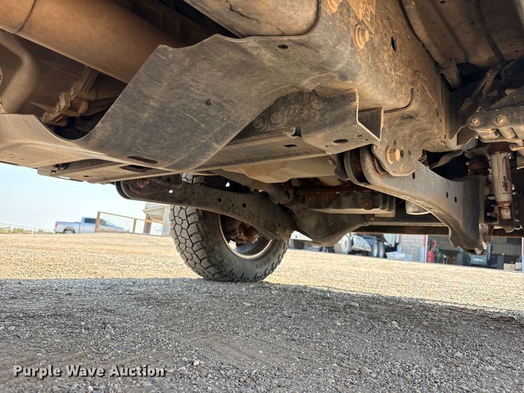 image for item JM9420 2018 Ford F350 Super Duty Crew Cab flatbed pickup truck