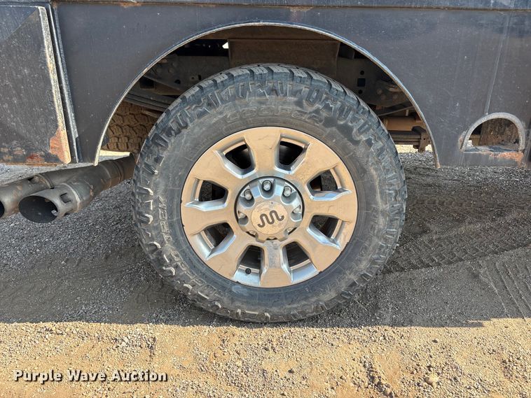 image for item JM9420 2018 Ford F350 Super Duty Crew Cab flatbed pickup truck