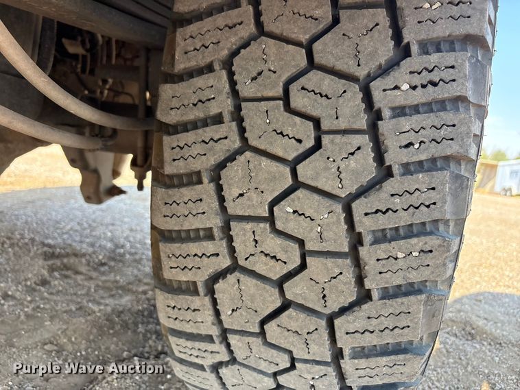 image for item JM9420 2018 Ford F350 Super Duty Crew Cab flatbed pickup truck