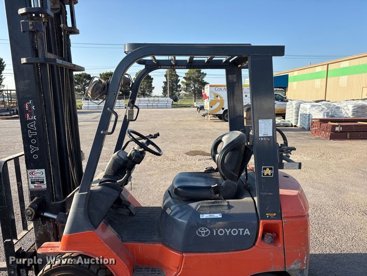 image for item JM9433 Toyota 7FGU18 forklift