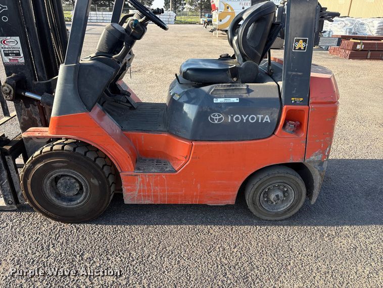 image for item JM9433 Toyota 7FGU18 forklift