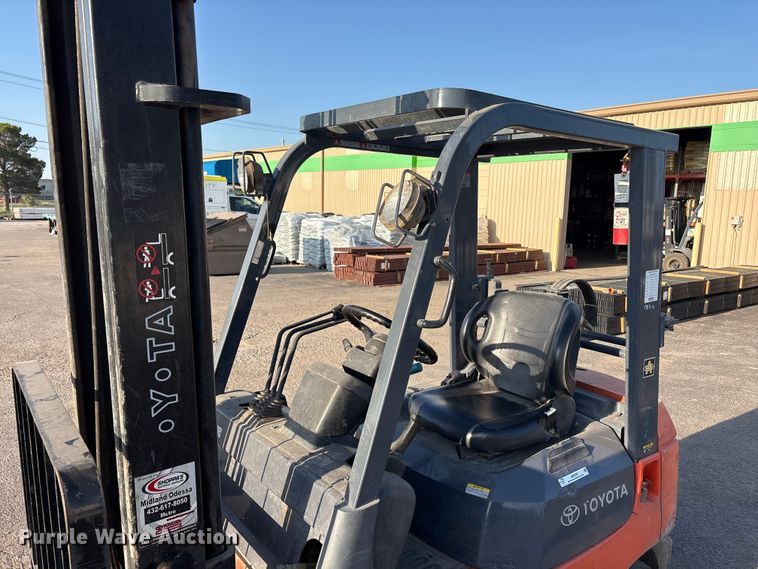 image for item JM9433 Toyota 7FGU18 forklift