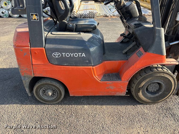 image for item JM9433 Toyota 7FGU18 forklift