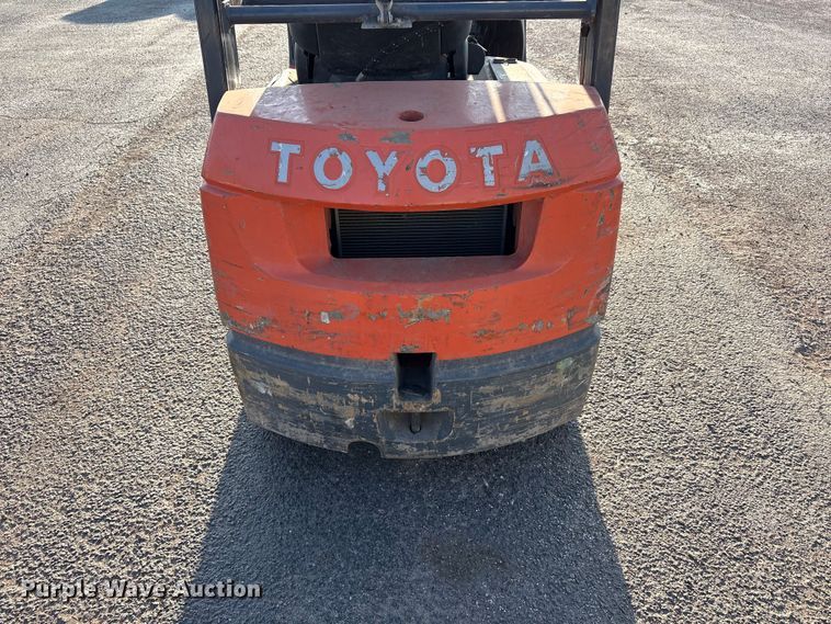 image for item JM9433 Toyota 7FGU18 forklift