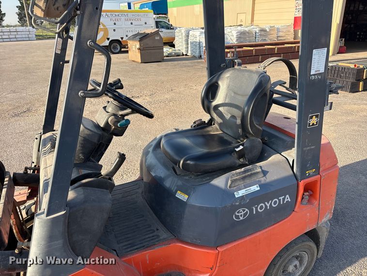image for item JM9433 Toyota 7FGU18 forklift