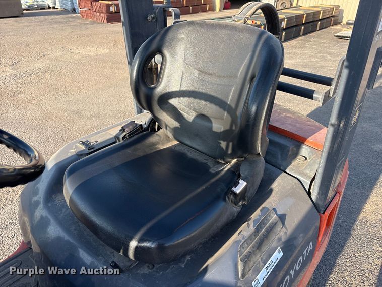 image for item JM9433 Toyota 7FGU18 forklift
