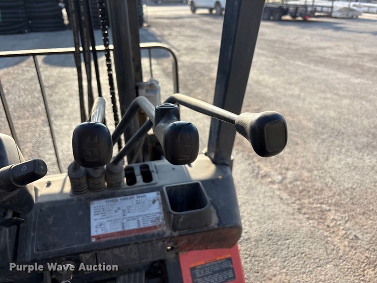 image for item JM9433 Toyota 7FGU18 forklift
