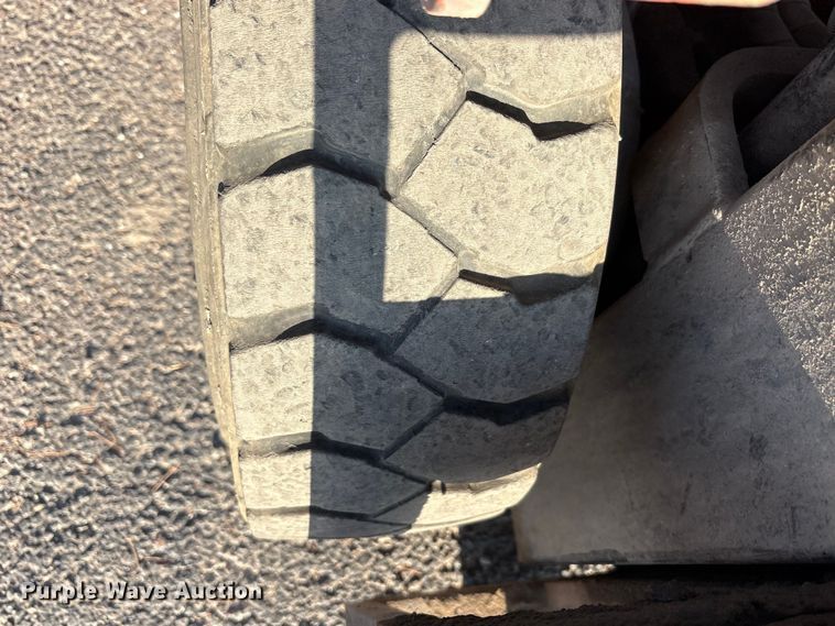 image for item JM9433 Toyota 7FGU18 forklift
