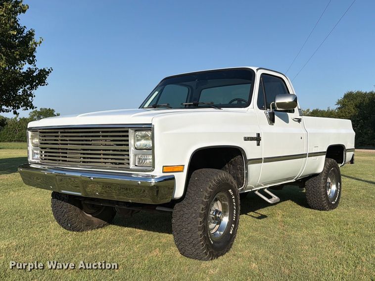 1986 Chevrolet C10 Custom Deluxe pickup truck