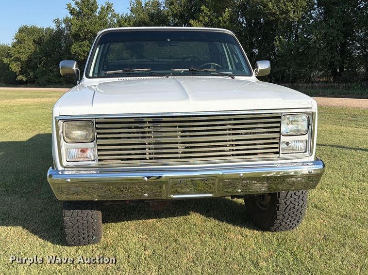 image for item MZ9827 1986 Chevrolet C10 Custom Deluxe pickup truck