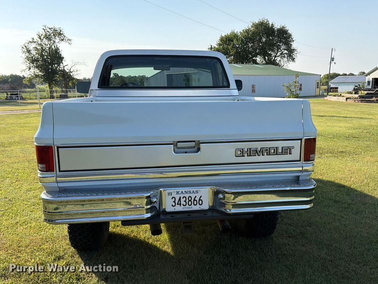 image for item MZ9827 1986 Chevrolet C10 Custom Deluxe pickup truck