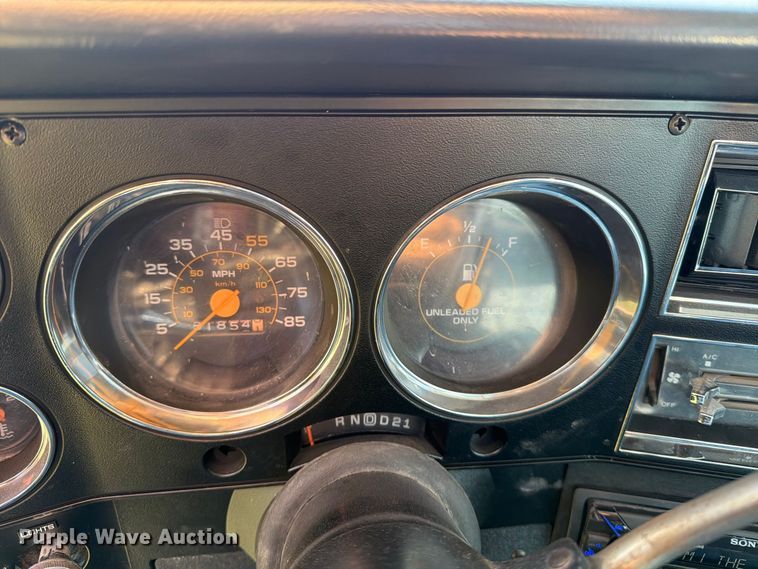 image for item MZ9827 1986 Chevrolet C10 Custom Deluxe pickup truck