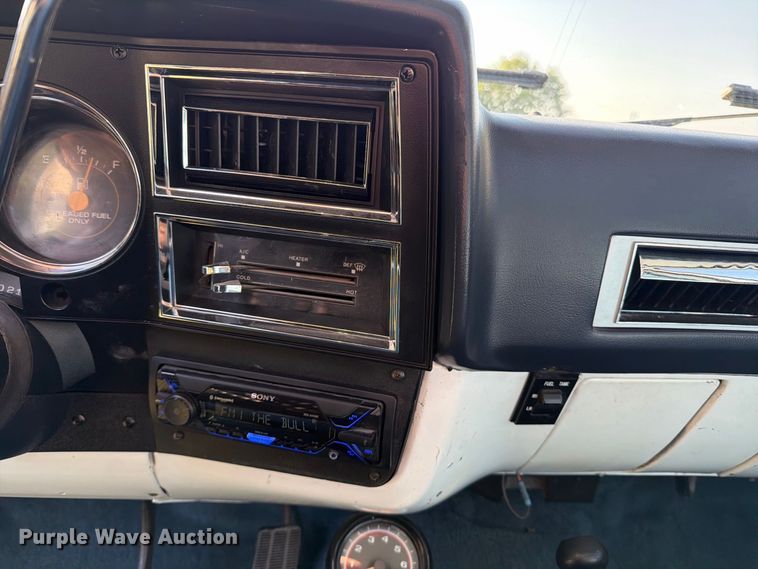 image for item MZ9827 1986 Chevrolet C10 Custom Deluxe pickup truck