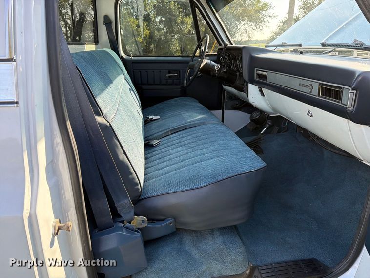 image for item MZ9827 1986 Chevrolet C10 Custom Deluxe pickup truck