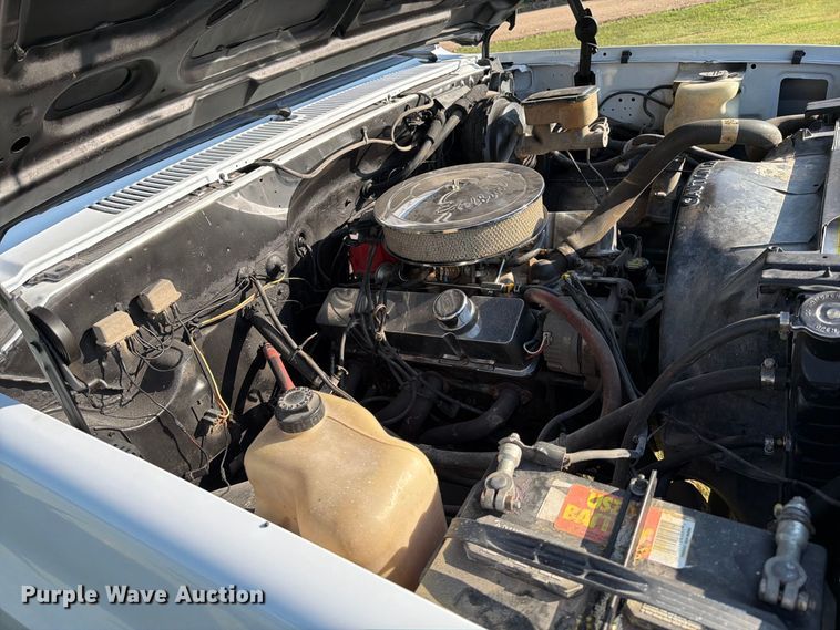 image for item MZ9827 1986 Chevrolet C10 Custom Deluxe pickup truck