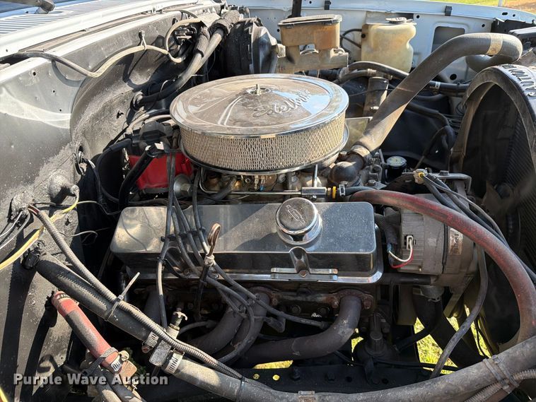 image for item MZ9827 1986 Chevrolet C10 Custom Deluxe pickup truck