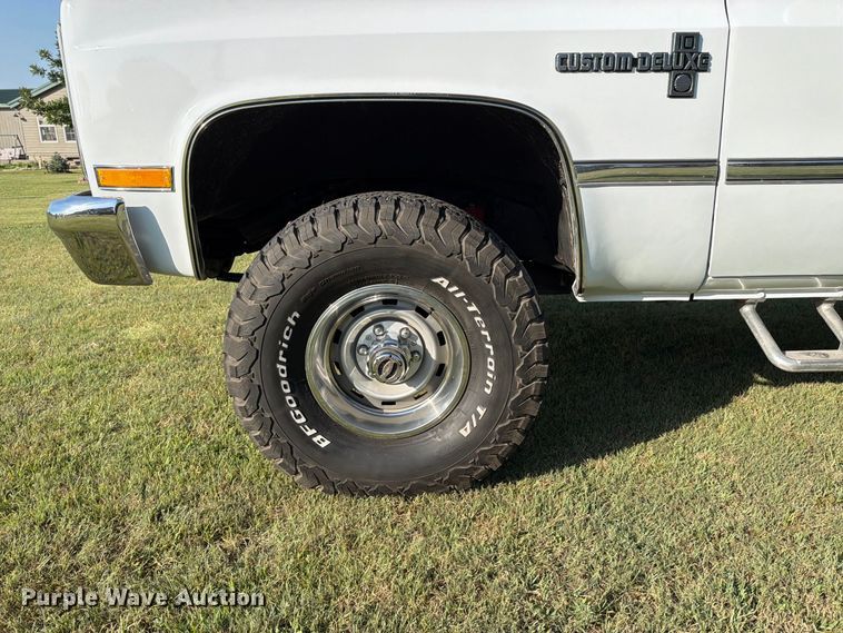 image for item MZ9827 1986 Chevrolet C10 Custom Deluxe pickup truck