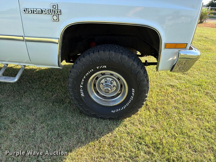 image for item MZ9827 1986 Chevrolet C10 Custom Deluxe pickup truck
