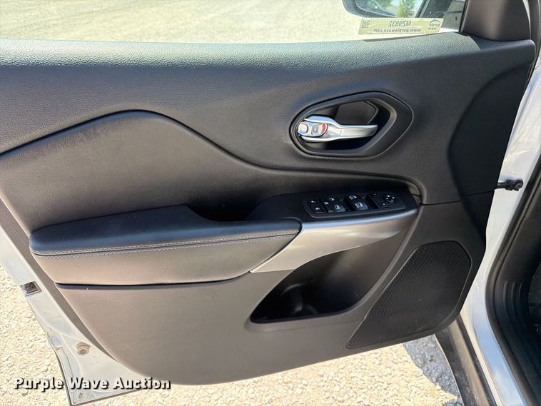 image for item MZ9832 2019 Jeep Cherokee SUV