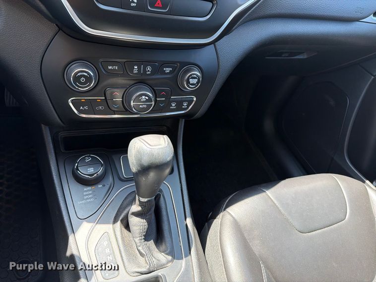 image for item MZ9832 2019 Jeep Cherokee SUV