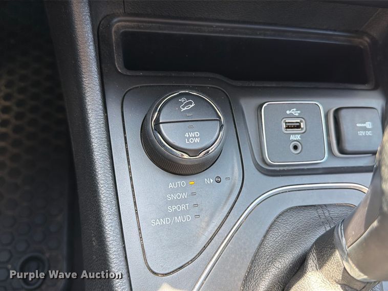 image for item MZ9832 2019 Jeep Cherokee SUV