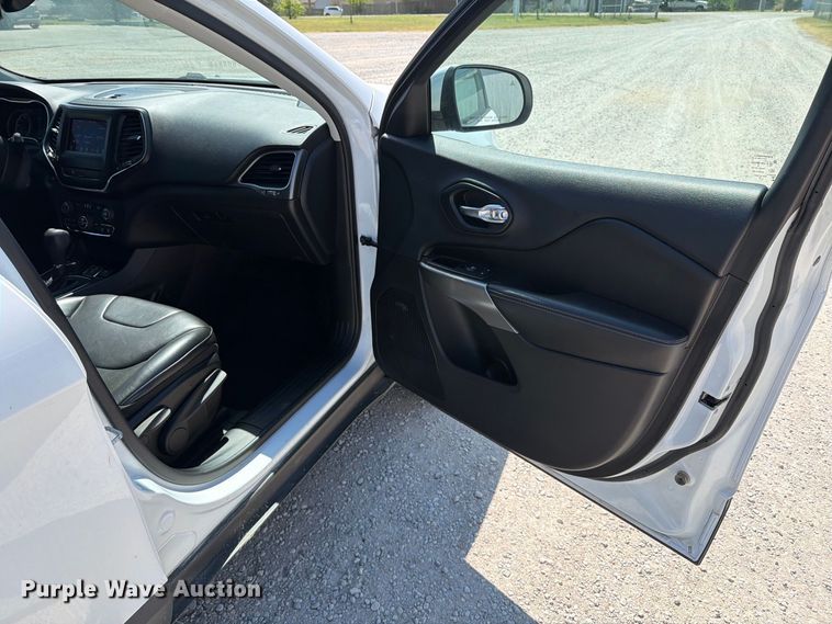 image for item MZ9832 2019 Jeep Cherokee SUV