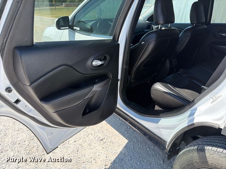 image for item MZ9832 2019 Jeep Cherokee SUV