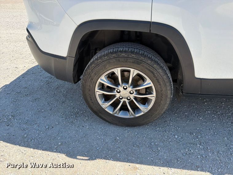 image for item MZ9832 2019 Jeep Cherokee SUV