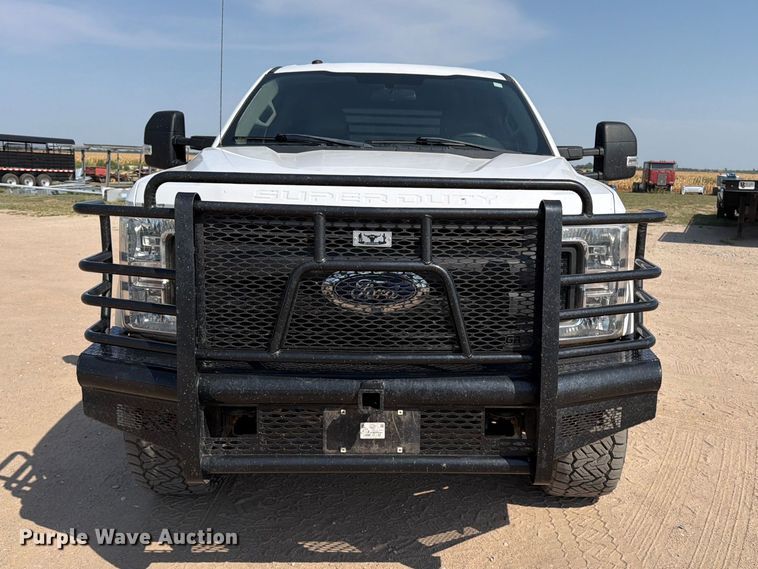 image for item MZ9870 2018 Ford F250 Super Duty XL Crew Cab flatbed pickup truck
