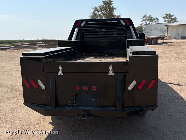 image for item MZ9870 2018 Ford F250 Super Duty XL Crew Cab flatbed pickup truck
