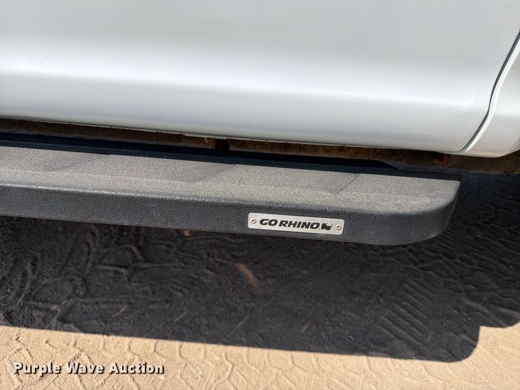 image for item MZ9870 2018 Ford F250 Super Duty XL Crew Cab flatbed pickup truck