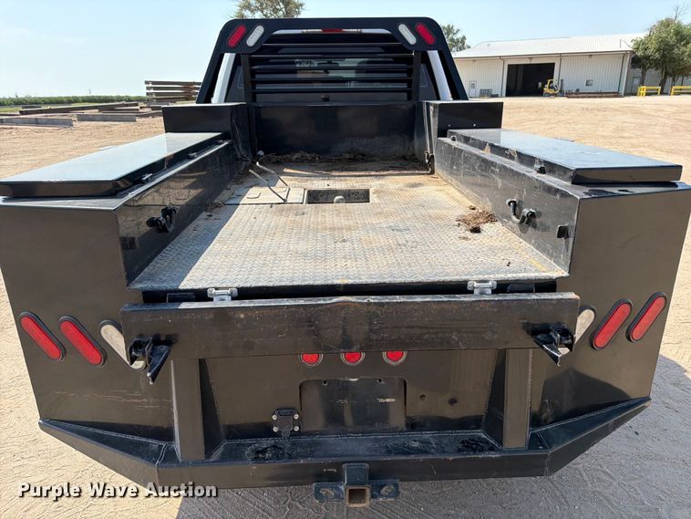 image for item MZ9870 2018 Ford F250 Super Duty XL Crew Cab flatbed pickup truck
