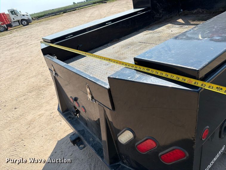 image for item MZ9870 2018 Ford F250 Super Duty XL Crew Cab flatbed pickup truck