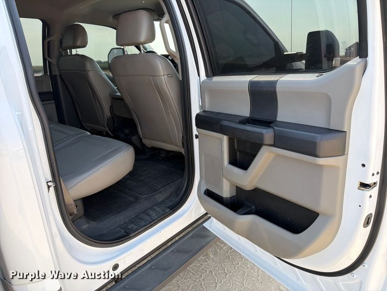 image for item MZ9870 2018 Ford F250 Super Duty XL Crew Cab flatbed pickup truck