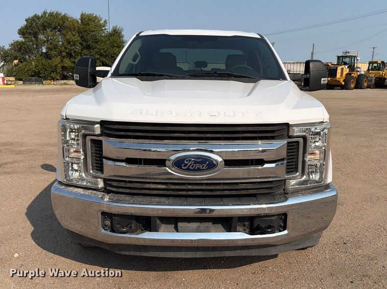 image for item MZ9871 2017 Ford F250 Super Duty XLT Ext. Cab pickup truck
