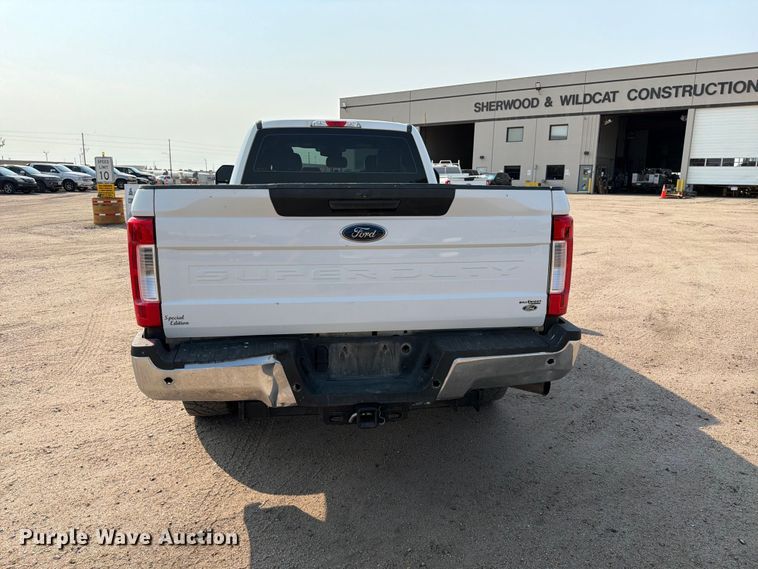 image for item MZ9871 2017 Ford F250 Super Duty XLT Ext. Cab pickup truck