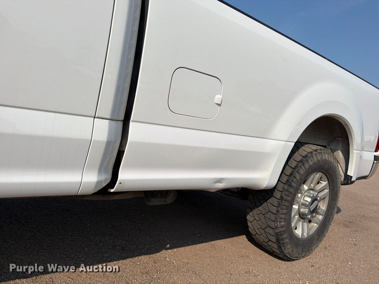 image for item MZ9871 2017 Ford F250 Super Duty XLT Ext. Cab pickup truck