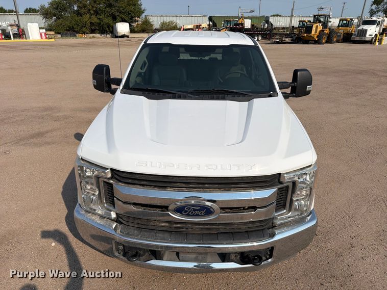 image for item MZ9871 2017 Ford F250 Super Duty XLT Ext. Cab pickup truck