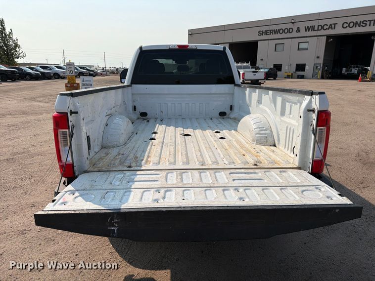 image for item MZ9871 2017 Ford F250 Super Duty XLT Ext. Cab pickup truck