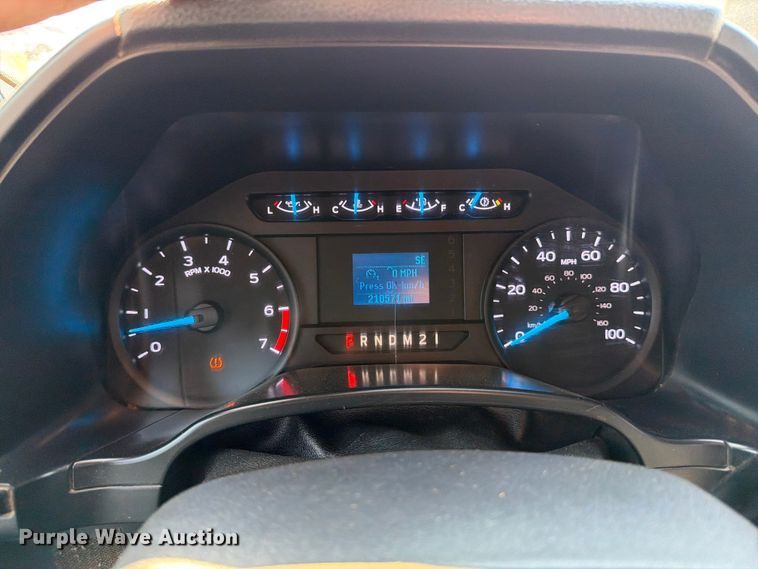 image for item MZ9871 2017 Ford F250 Super Duty XLT Ext. Cab pickup truck
